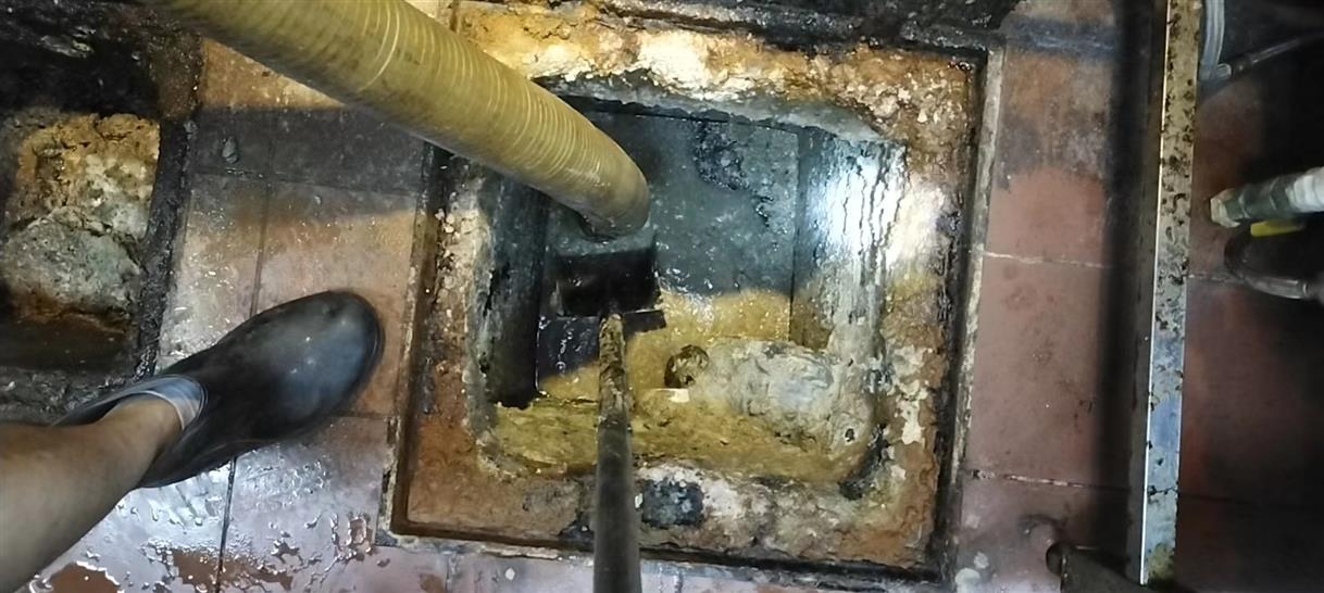 松山污水池清理一般都有毒气，怎么预防中毒呢？