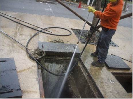 松山池底污泥如何清理